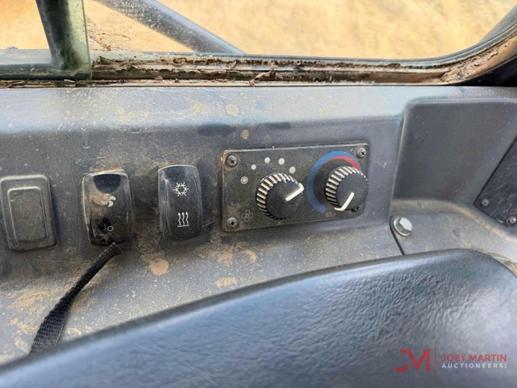 2015-deere-700k-lgp-image-31