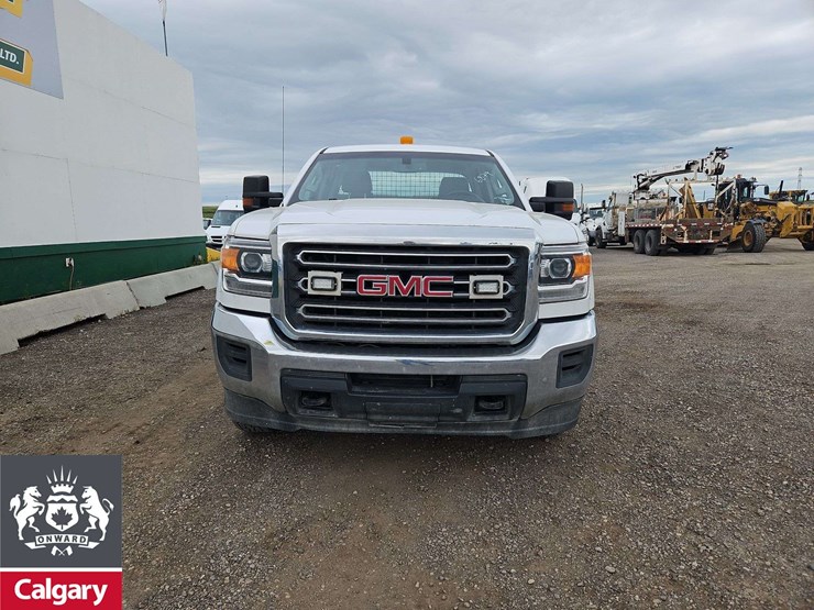 2017-gmc-sierra-2500hd-image-11
