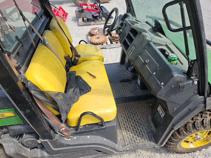 2019-john-deere-gator-image-15