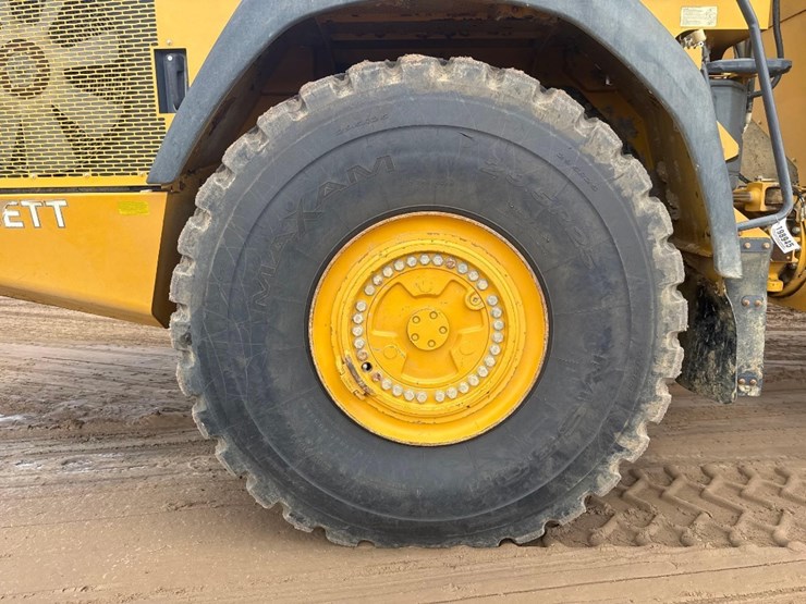 2021-deere-410e-image-11