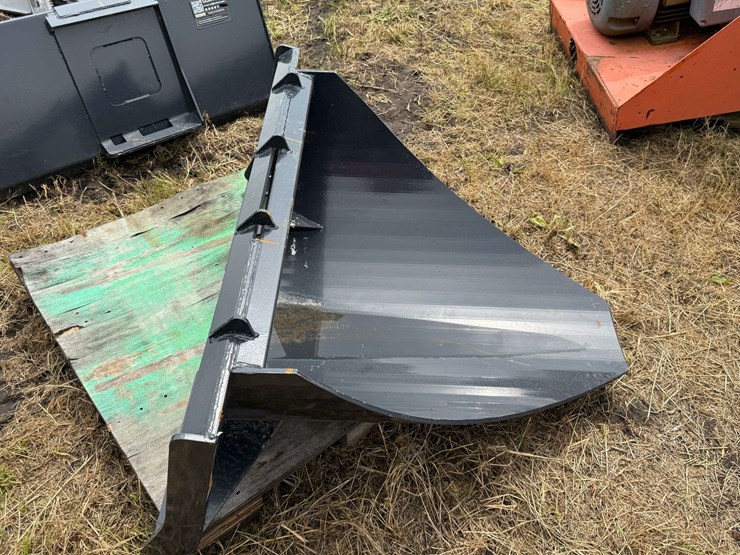 wolverine-tree-scoop-skid-loader-mount-image-1