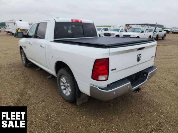 2015-ram-1500-slt-image-3