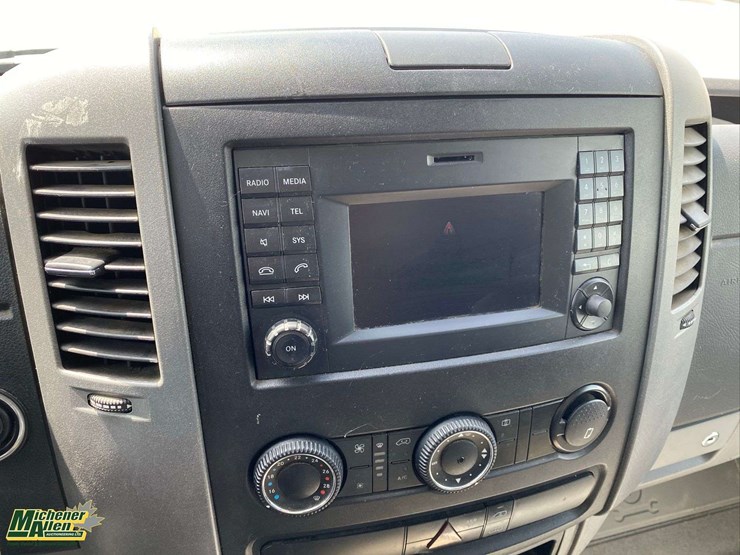 2016-mercedes-benz-sprinter-2500-image-27
