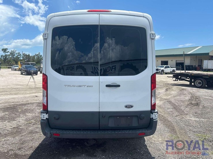 2016-ford-transit-image-18