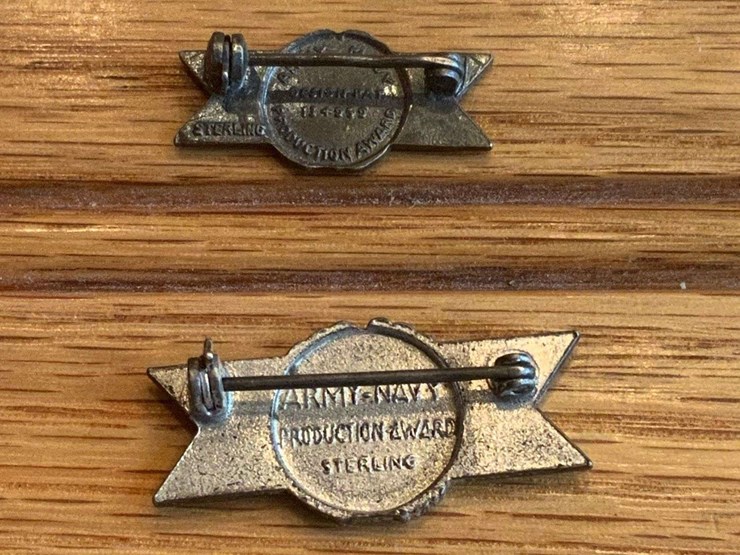 1942-john-deere-army-navy-e-award-program-+-pins-image-8