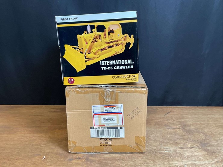 1/25-ih-td-25-crawler-nib-1st-gear-image-11