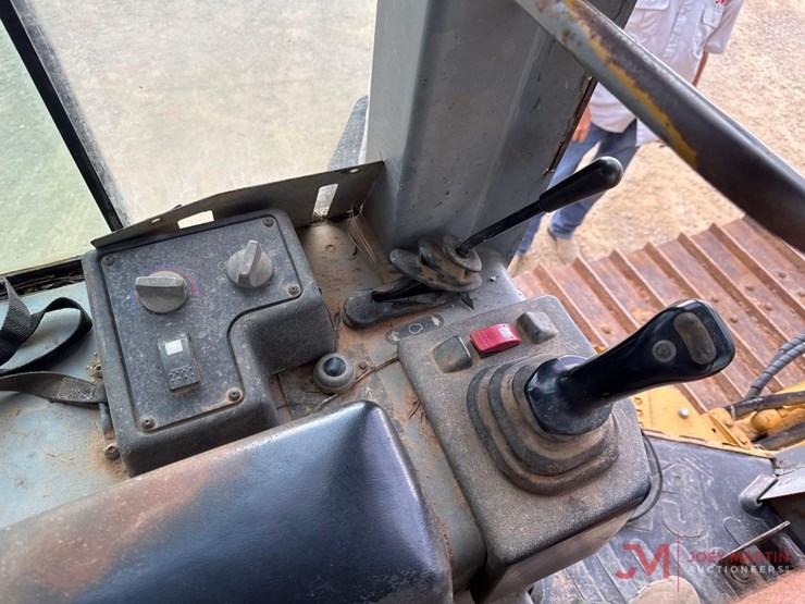 2005-caterpillar-d4g-lgp-image-12