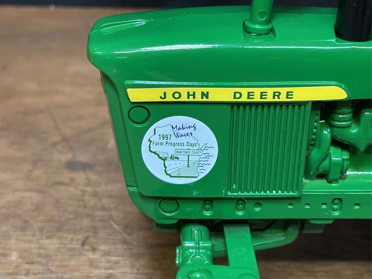 1/16-john-deere-4010-1997-wisconsin-nib-ertl-image-5