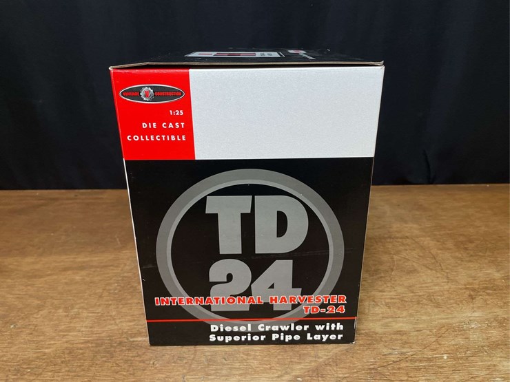 1/25-ih-td24-crawler-w/superier-pipe-layer-nib-sc-image-17