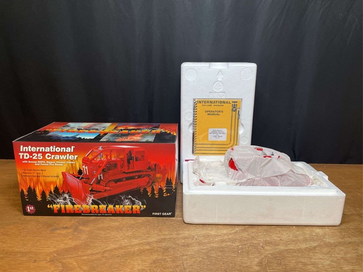1/25-ih-td-25-crawler-firebreaker-nib-1st-gear-image-1