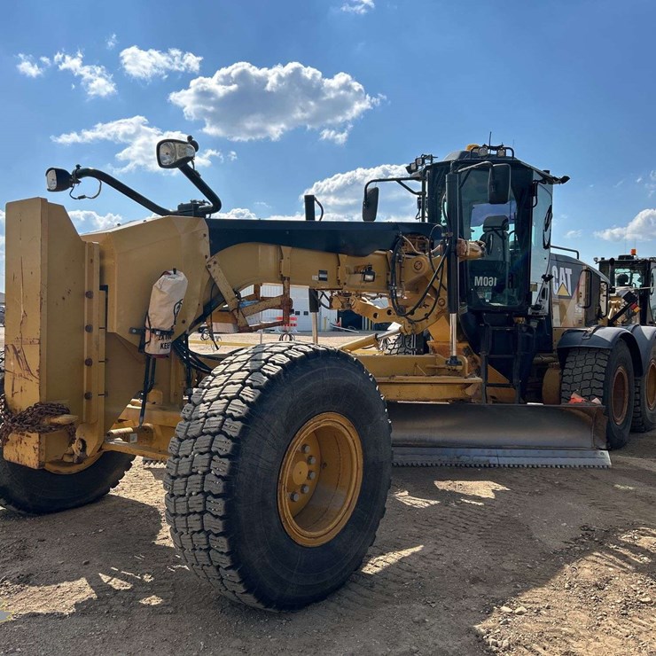 2015 CATERPILLAR 14M
