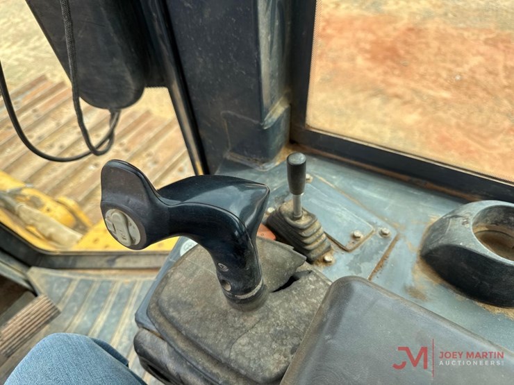 2010-deere-850j-image-14