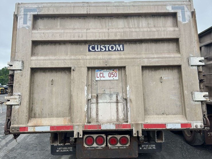 2005-freightliner-m2-106-t/a-dump-truck-(26’-box)-image-5