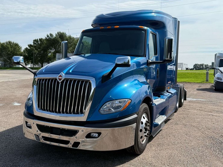 2020-ih-lt625-sleeper-semi,-435,369-miles-on-truck-(complete-overhaul-@-232,740-miles-with-paperwork-image-1