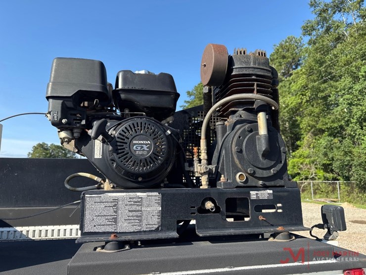 2017-ford-f550-xl-image-10