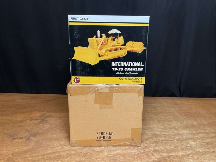 1/25-ih-td25-crawler-w/sheep's-foot-nib-1st-gear-image-12