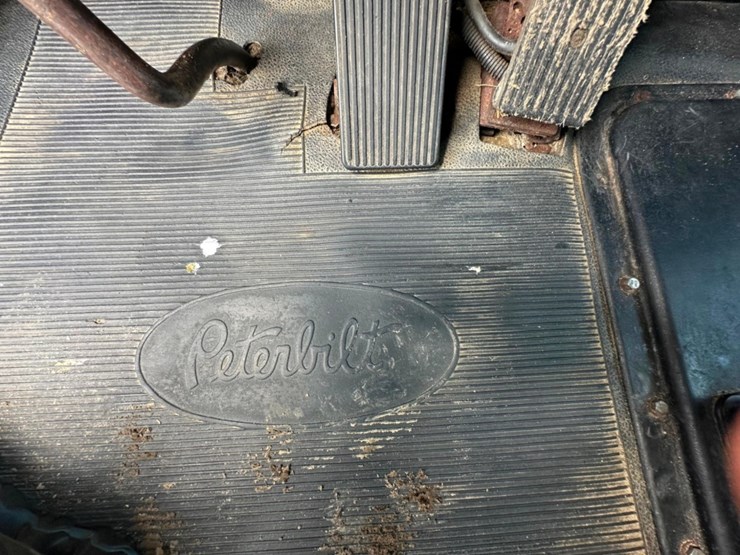 1992-peterbilt-377-image-40