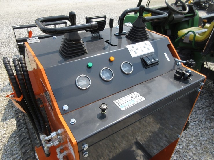 land-hero-mini-skid-steer-image-4