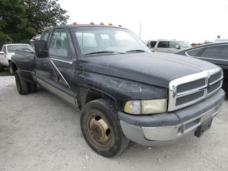 1996-dodge-ram-3500-image-2