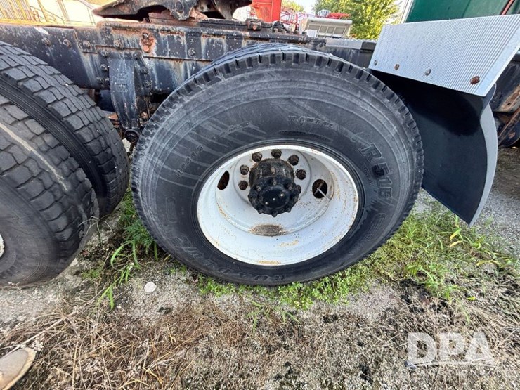 1993-peterbilt-377-image-34