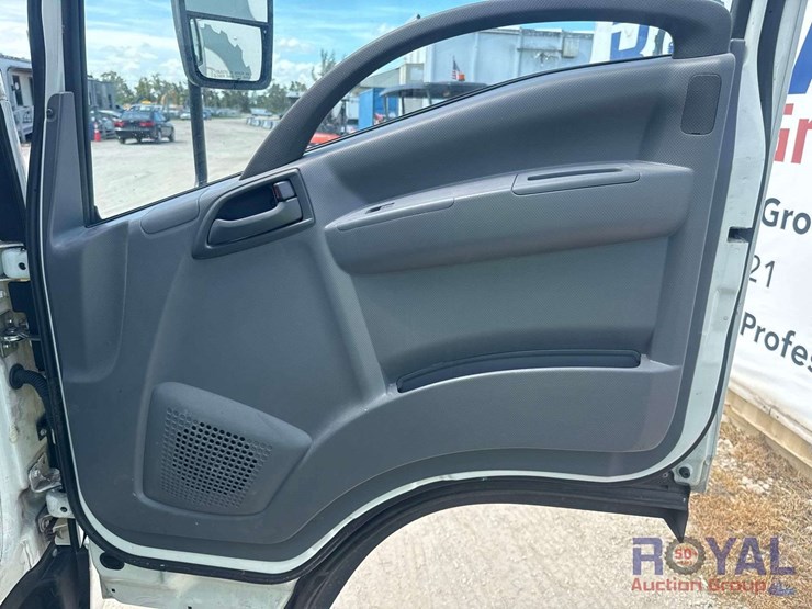 2024-isuzu-nrr-image-24