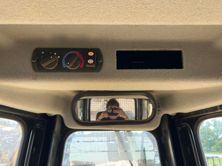 2019-caterpillar-d6t-lgp-image-38