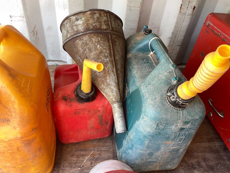 #10800-•-gas-cans-image-6