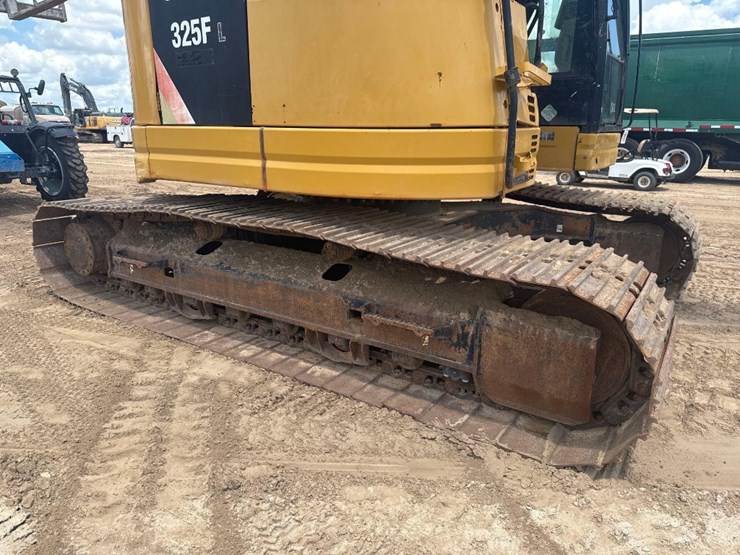 2016-caterpillar-325fl-image-13