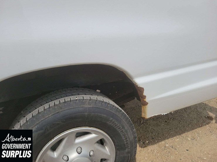 2014-ford-cargo-image-28