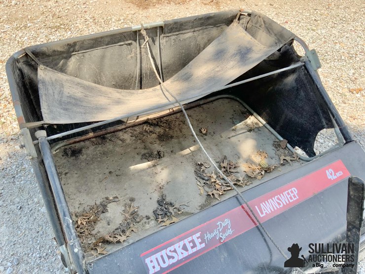 huskee-42”-lawn-sweep-image-13