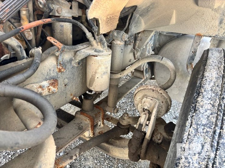 2005-caterpillar-10-image-68