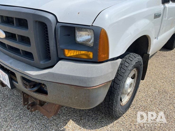 2005-ford-f250-xl-image-24