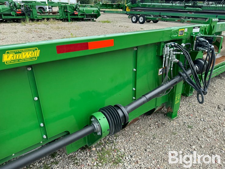 2021-john-deere-c18r-image-18