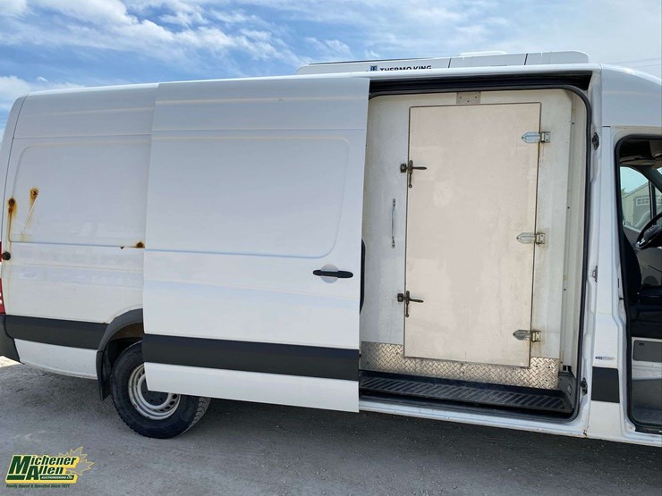 2016-mercedes-benz-sprinter-2500-image-41