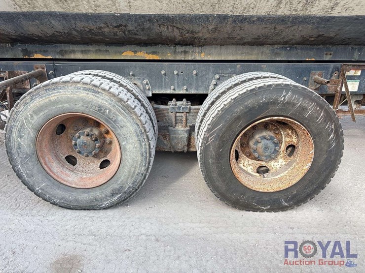 2004-sterling-l8500-image-32