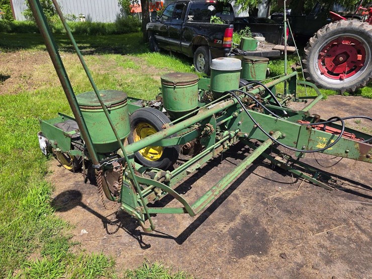 john-deere-4-row-planter,-hydraulic-lift-with-newer-hoses,-worked-when-last-used-2-years-ago,-model:-image-12