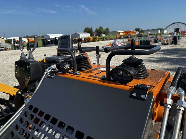 mini-skid-steer-image-2