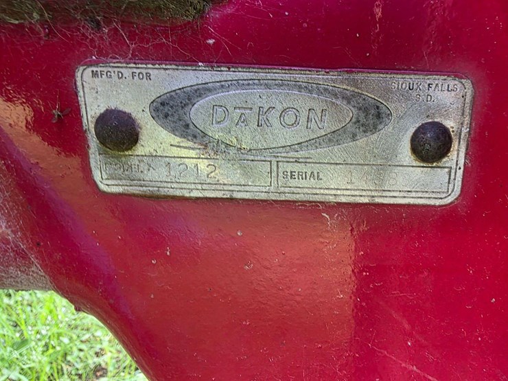 dakon-gravity-box-on-dakon-model-1212-running-gear,-extendable-hitch,-12.5-15-tires-on-8-bolt-rims,-image-16
