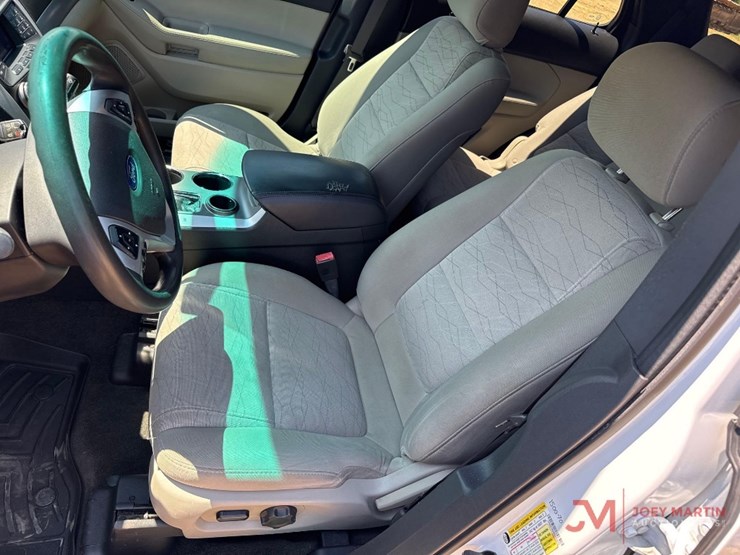 2014-ford-explorer-image-21