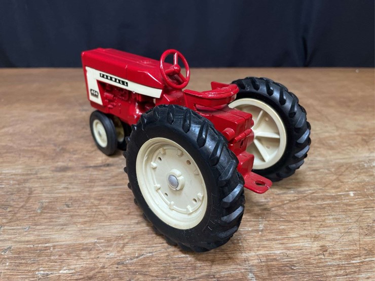 1/16-farmall-404-ertl-image-3