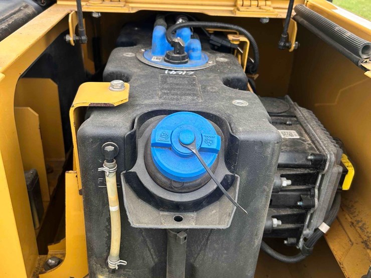 2018-caterpillar-320gc-image-33