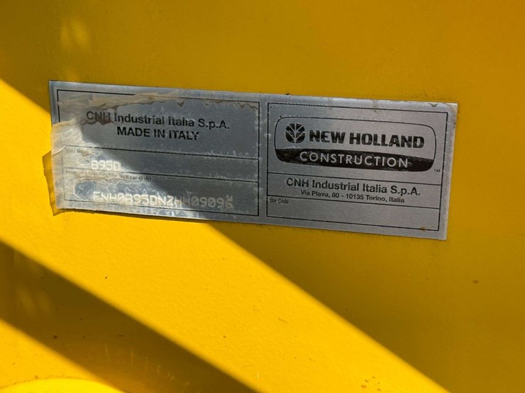 new-holland-b95d-backhoe,-fwa,-88”-front-bucket,-378-hours,-extended-hoe,-17”-back-bucket,-out-rigge-image-26