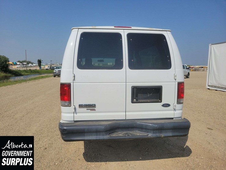 2014-ford-cargo-image-6