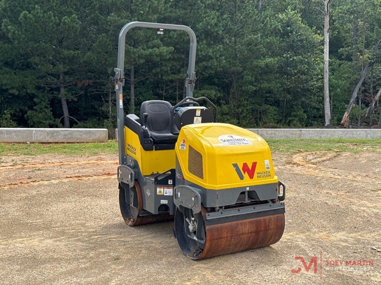 2021-wacker-rd12-double-drum-roller-image-1