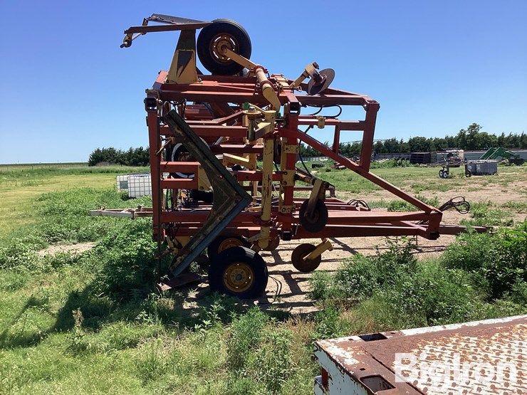 1981-versatile-noble-9600-9x6-sweep-blade-plow-image-4