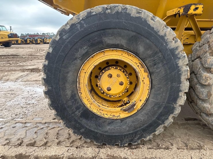 2014-deere-250d-image-14