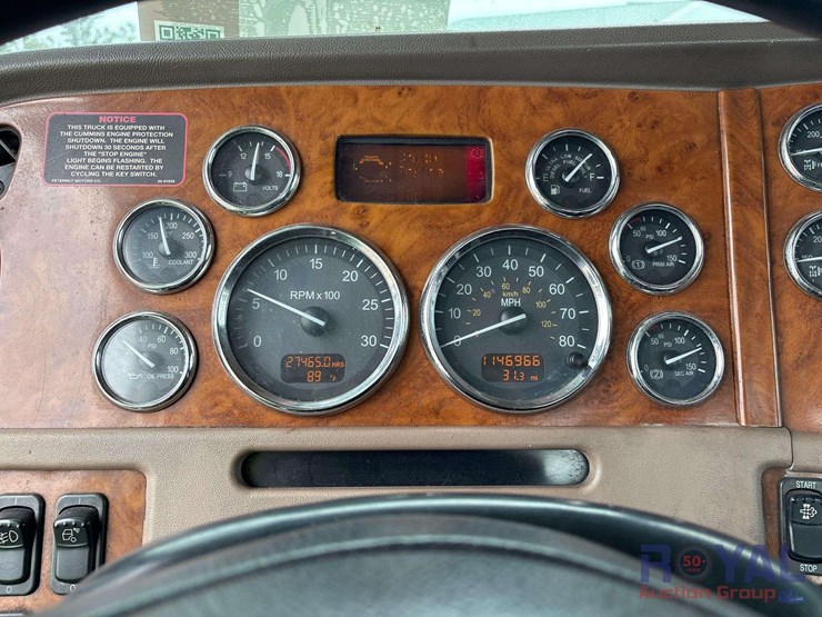 2009-peterbilt-384-image-14