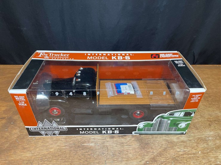 1/16-ih-kb-5-flatbed-truck-nib-dcp-image-4