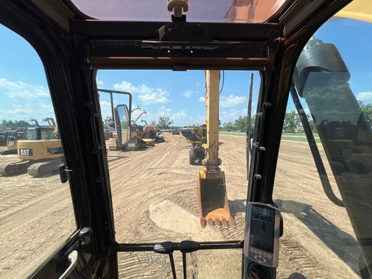 caterpillar-325fl-image-44