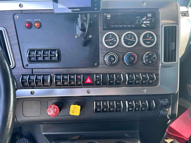2022-western-star-tri-axle-dump-image-43